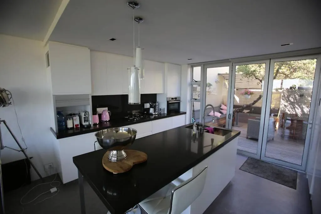 Dolphin Beach Villa E24 Direct Access To The Beach Cape Town 0*,  South Africa